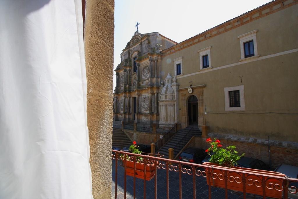 Gualtiero Camere & Suite Caltagirone Eksteriør bilde