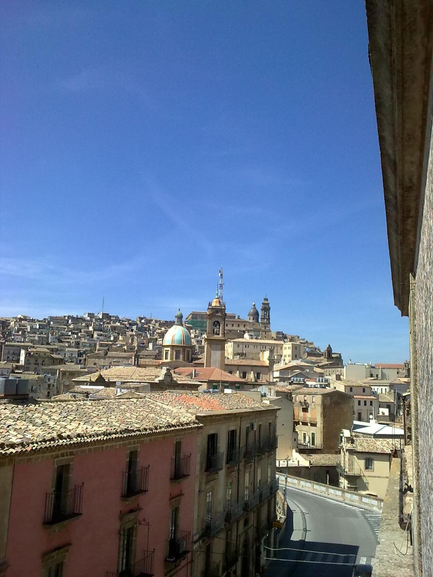 Gualtiero Camere & Suite Caltagirone Eksteriør bilde